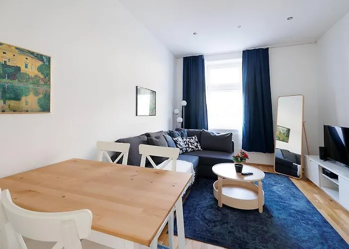 Modern Near Center - 2br, Netflix Apartman