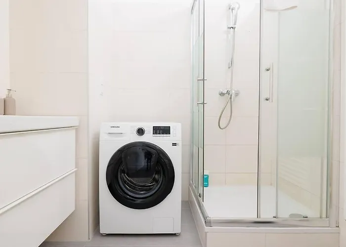 Modern Near Center - 2br, Netflix Bécs