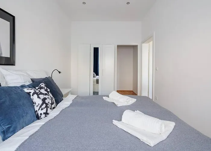 Apartman Modern Near Center - 2br, Netflix Bécs