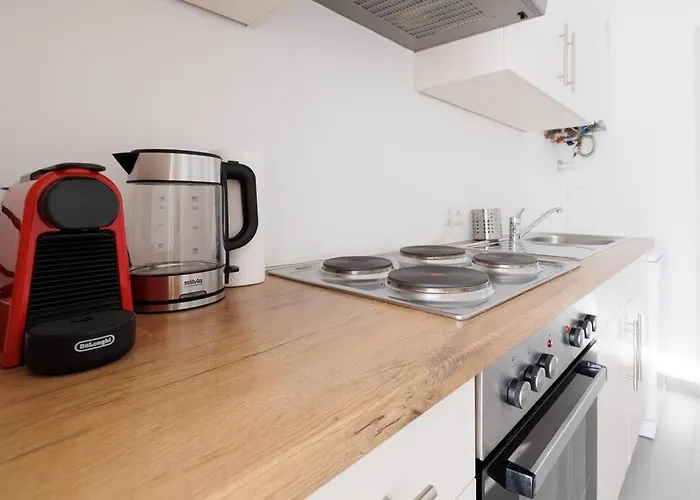 Modern Near Center - 2br, Netflix *