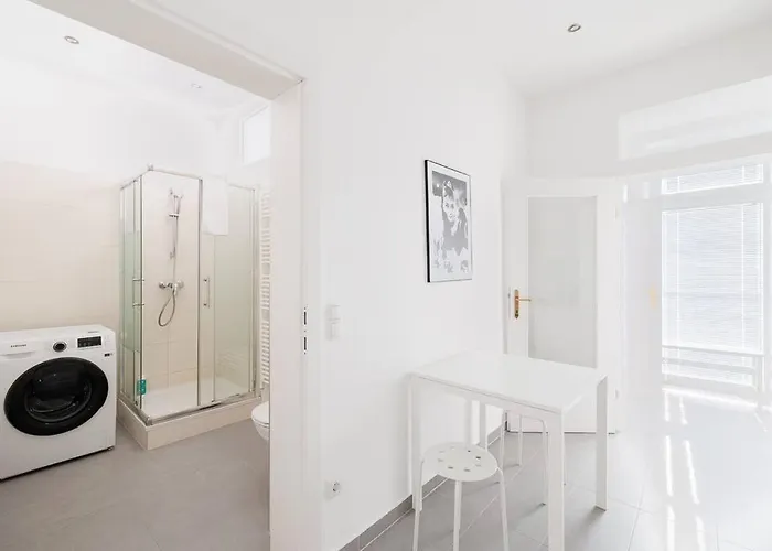 Modern Near Center - 2br, Netflix Bécs