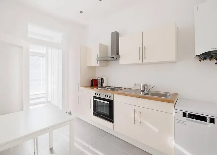 Apartman Modern Near Center - 2br, Netflix Bécs