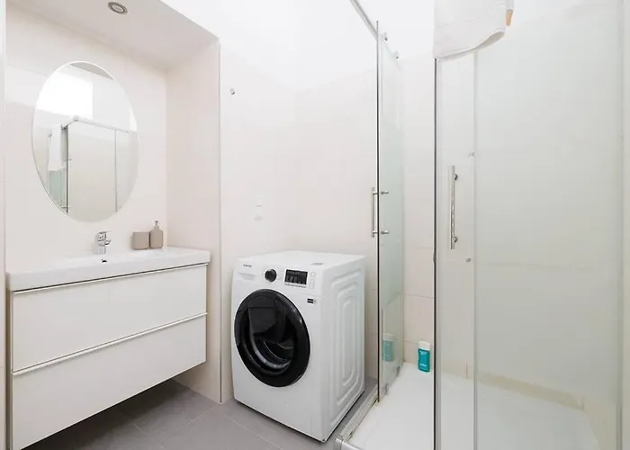 Apartman Modern Near Center - 2br, Netflix Bécs